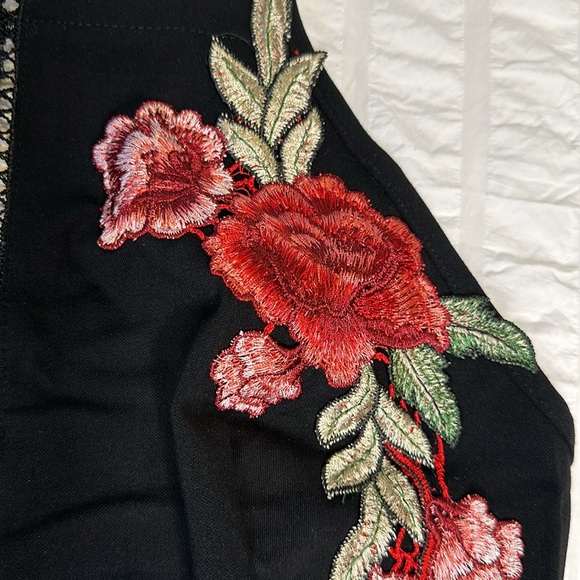 Vintage Y2K Forever 21, roses 🌹 appliqué halter top. NEW with tags! - Picture 4 of 6